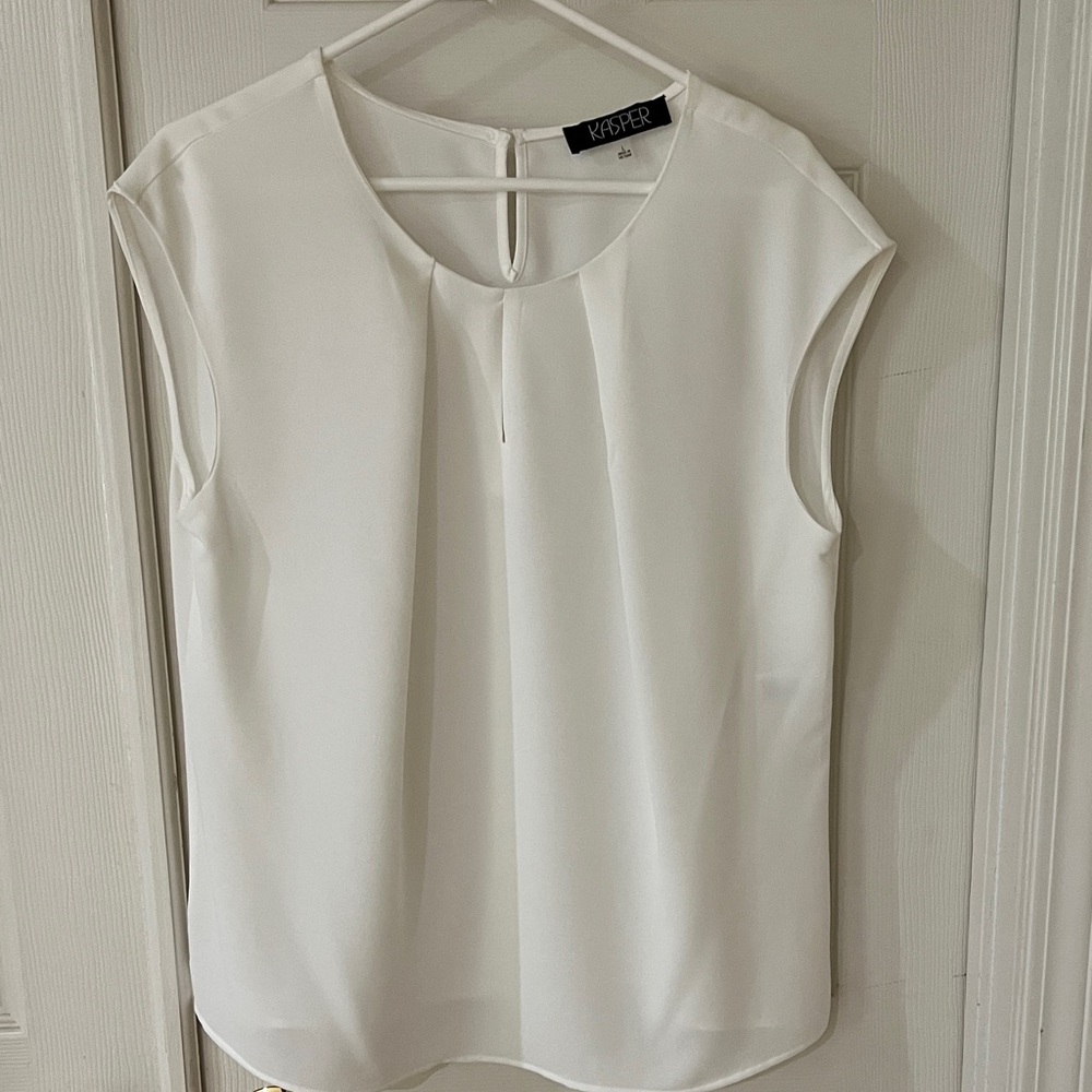 Kasper Women's Ivory Sleeveless Blouse